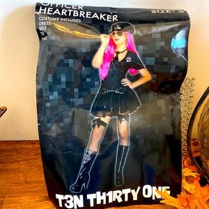 Hot Topic Halloween costume. “Officer Heartbreaker”. Hot topic. Size Small. 🎃